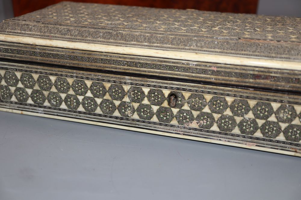 An amboyna jewellery box, 30 x 18 x 14cm, a pen stand and a Damascus box